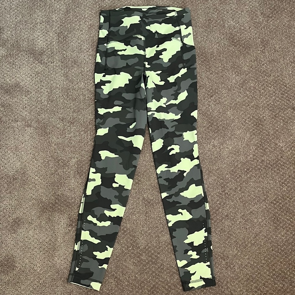 Lululemon fast and free